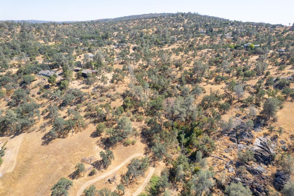 Image 6 of property listing at 41853 Starlight Court, Coarsegold, CA 93614