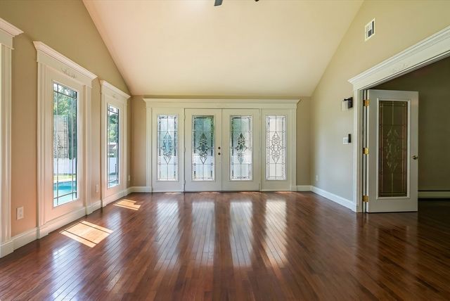 41 Watuppa Rd, Westport, MA 02790