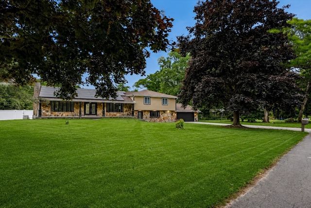 41 Watuppa Rd, Westport, MA 02790