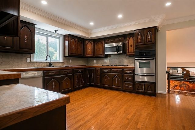 41 Watuppa Rd, Westport, MA 02790