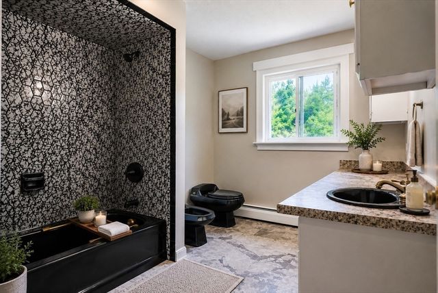 41 Watuppa Rd, Westport, MA 02790