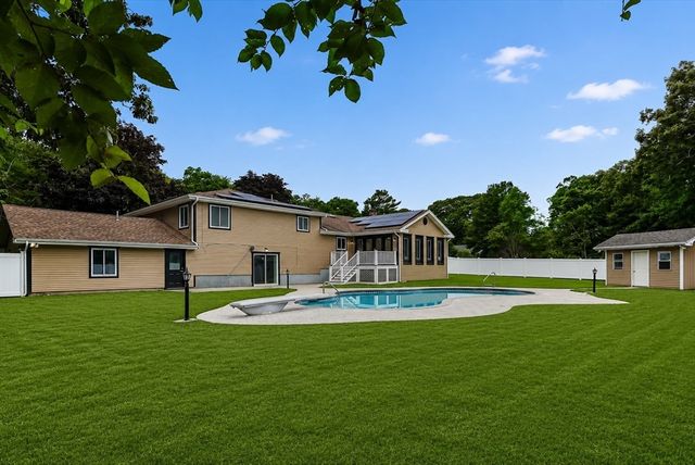 41 Watuppa Rd, Westport, MA 02790