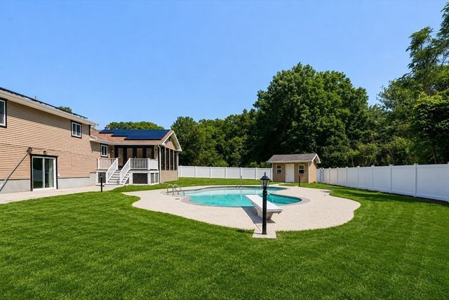 41 Watuppa Rd, Westport, MA 02790