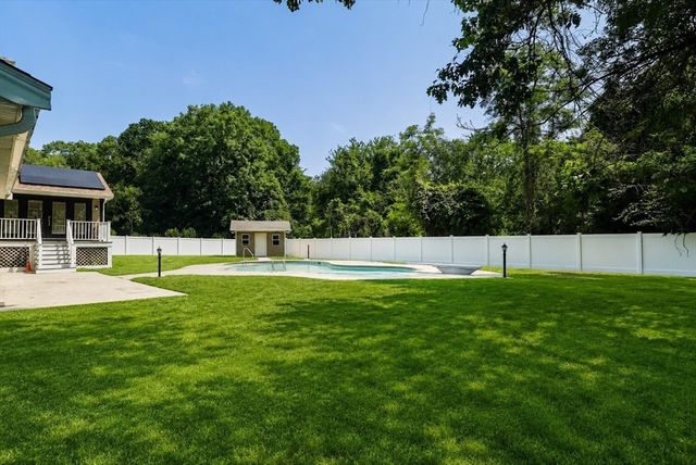 41 Watuppa Rd, Westport, MA 02790