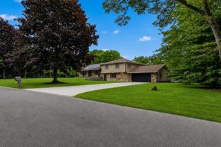 41 Watuppa Rd, Westport, MA 02790