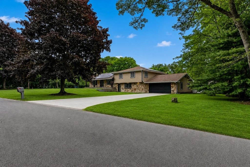 41 Watuppa Rd, Westport, MA 02790