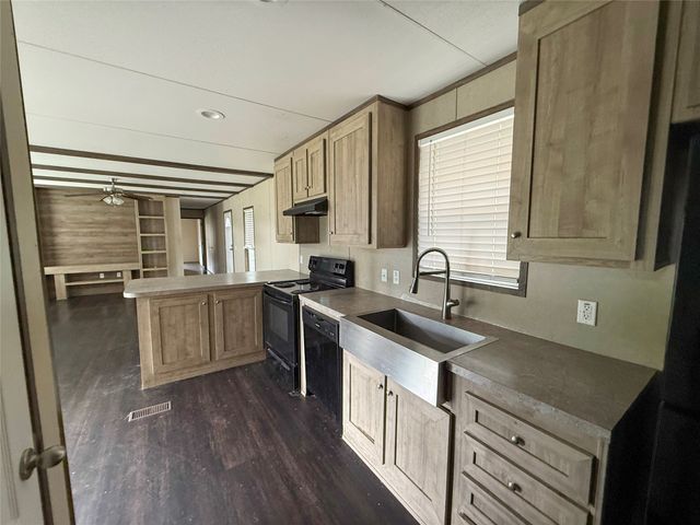 716 Quail Run Court, Seven Points, TX 75143