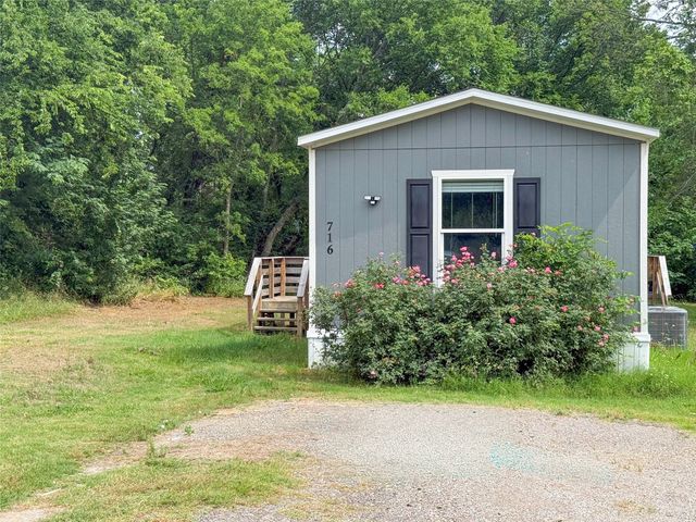 716 Quail Run Court, Seven Points, TX 75143
