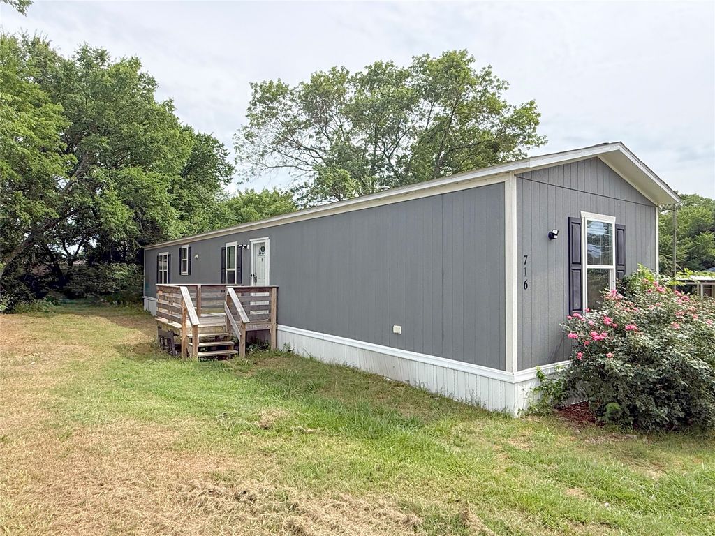 716 Quail Run Court, Seven Points, TX 75143