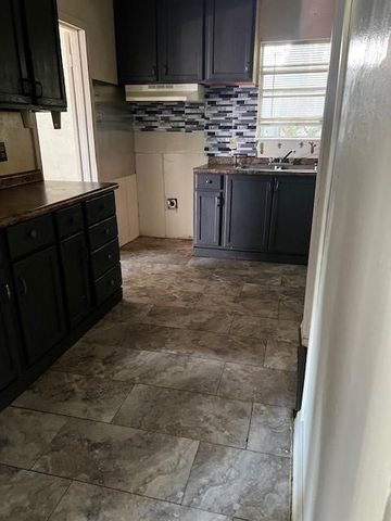 1827 Hickory Street, Shreveport, LA 71108