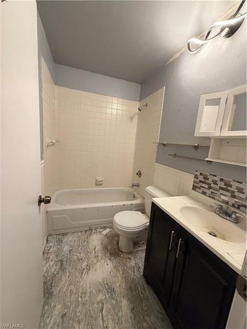 871 Lake McGregor DR, Fort Myers, FL 33919