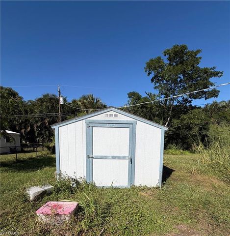 871 Lake McGregor DR, Fort Myers, FL 33919