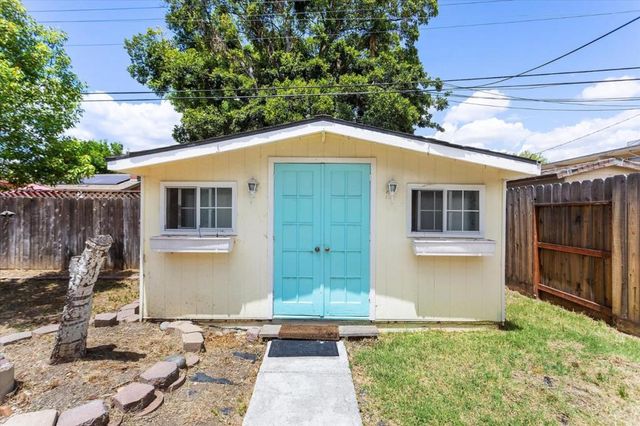 1745 Elmwood Avenue, Stockton, CA 95204