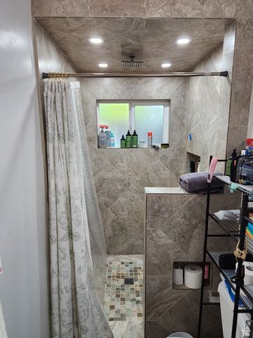 8808 S OXFORD CIR, Sandy, UT 84070