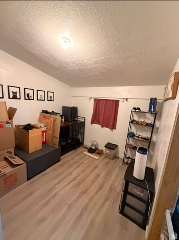 Image 11 of property listing at 8808 S OXFORD CIR, Sandy, UT 84070