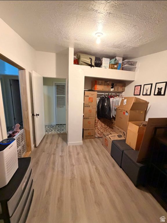 Image 12 of property listing at 8808 S OXFORD CIR, Sandy, UT 84070