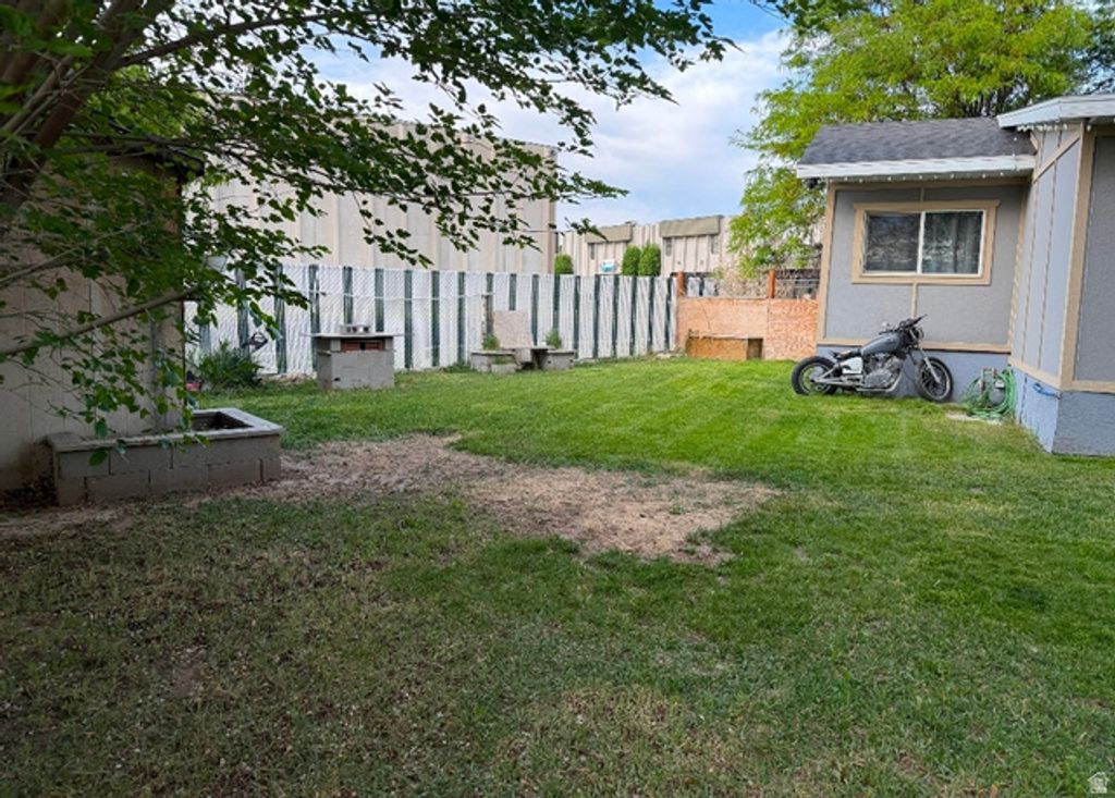 Image 18 of property listing at 8808 S OXFORD CIR, Sandy, UT 84070