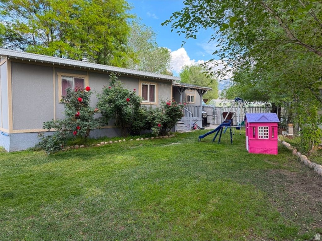 Image 19 of property listing at 8808 S OXFORD CIR, Sandy, UT 84070