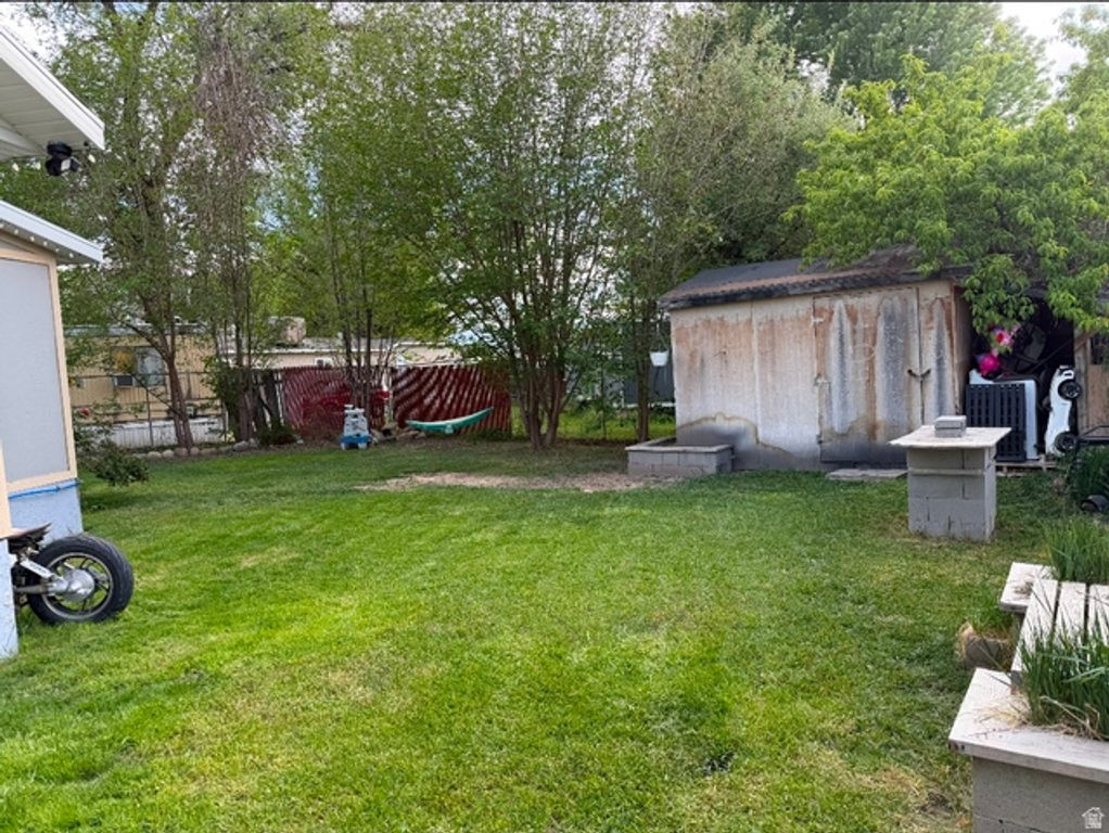 Image 20 of property listing at 8808 S OXFORD CIR, Sandy, UT 84070