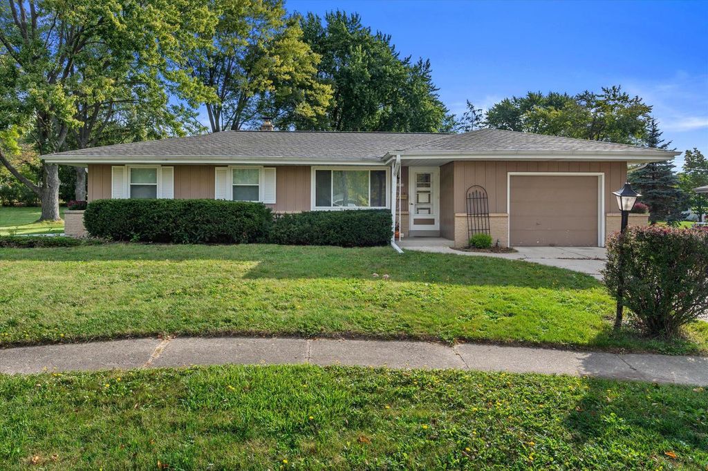 5550 Oakwood COURT, Greendale, WI 53129