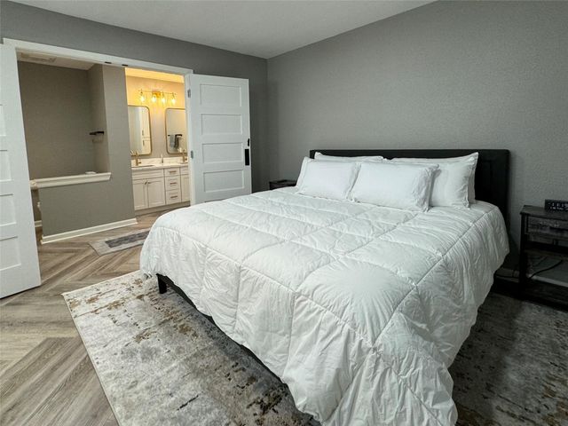 1115 Augusta Drive 38, Houston, TX 77057