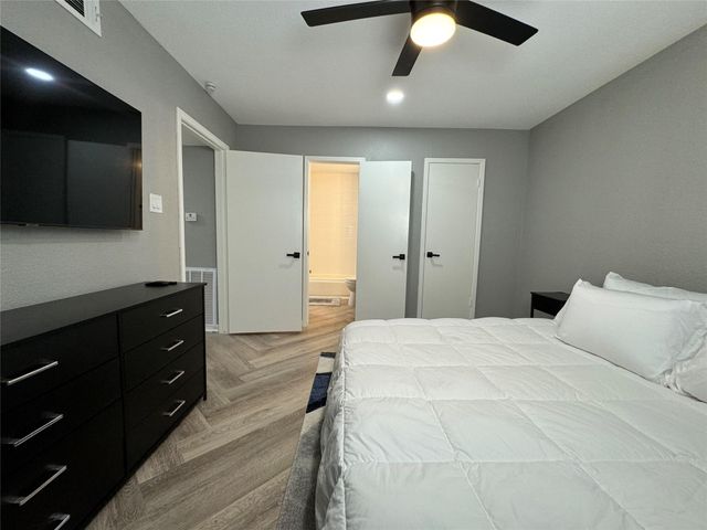 1115 Augusta Drive 38, Houston, TX 77057