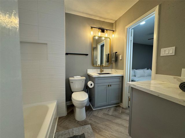 1115 Augusta Drive 38, Houston, TX 77057