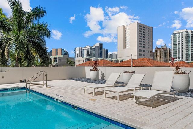 332 COCOANUT AVENUE 302, Sarasota, FL 34236