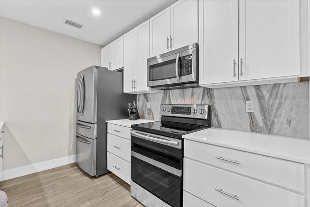 332 COCOANUT AVENUE 302, Sarasota, FL 34236