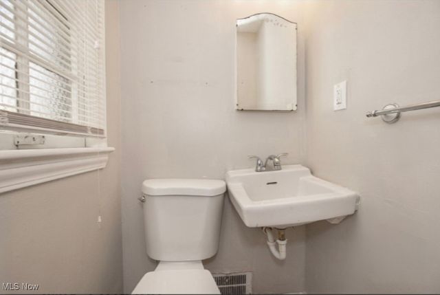 3575 Grosvenor Road, Cleveland Heights, OH 44118