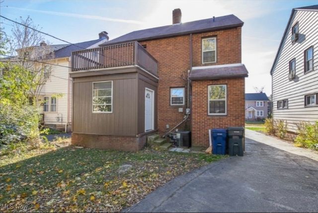 3575 Grosvenor Road, Cleveland Heights, OH 44118