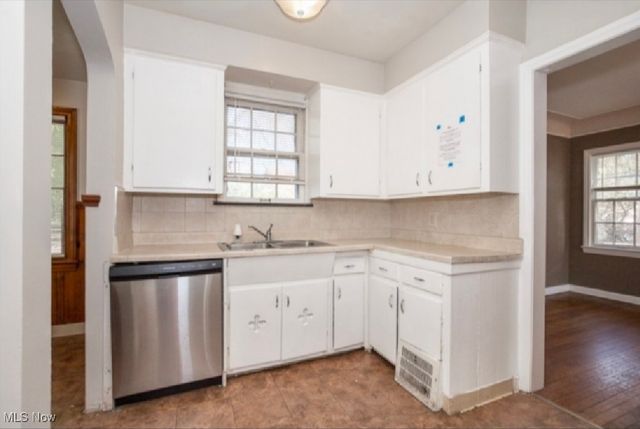 3575 Grosvenor Road, Cleveland Heights, OH 44118