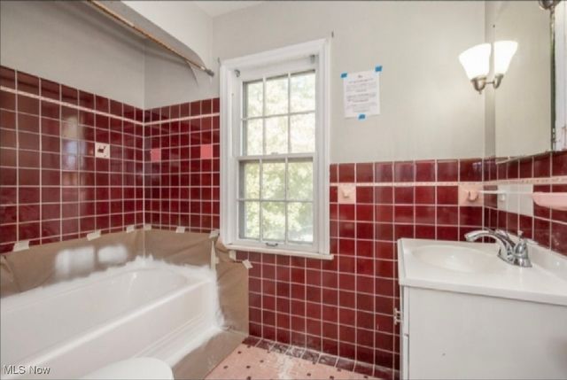 3575 Grosvenor Road, Cleveland Heights, OH 44118