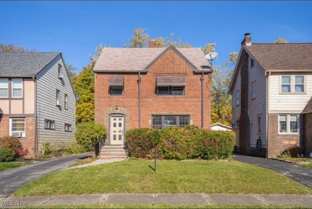 3575 Grosvenor Road, Cleveland Heights, OH 44118