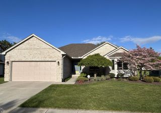 32490 Pine Ridge Drive, Warren, MI 48093