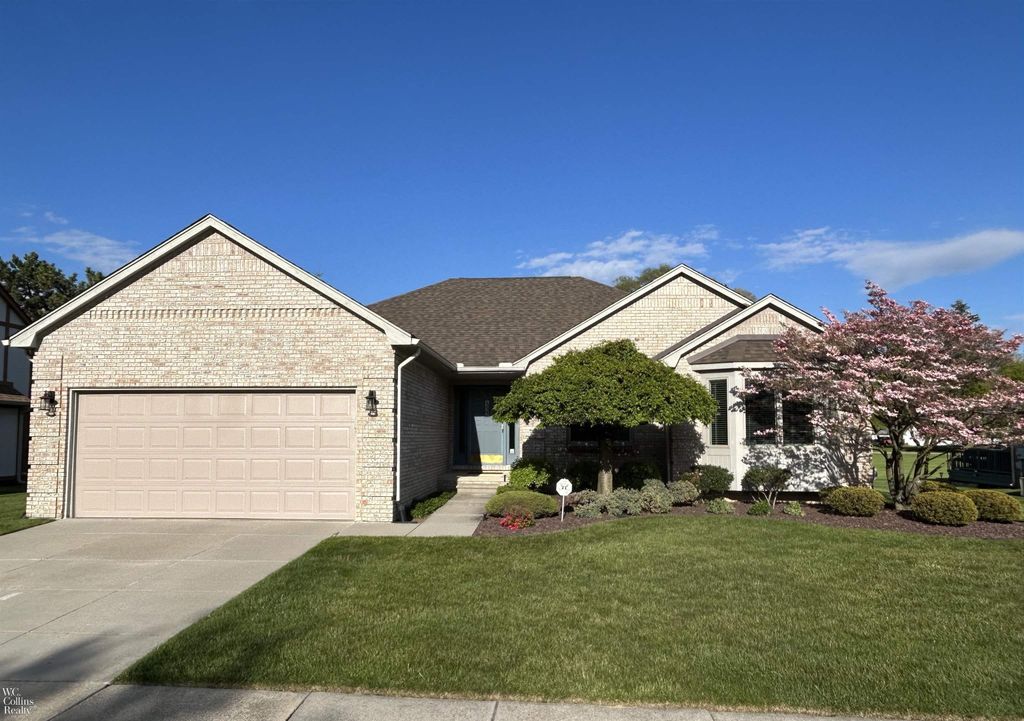 32490 Pine Ridge Drive, Warren, MI 48093