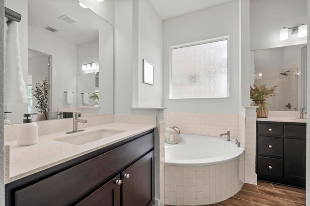 206 Olivia DR 120, Austin, TX 78738