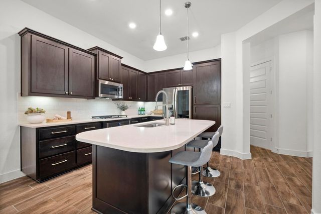 206 Olivia DR 120, Austin, TX 78738