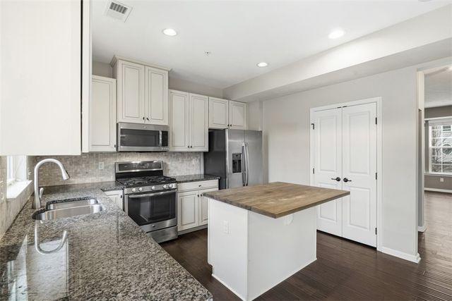 1204 Pointe View Dr, Adams Twp, PA 16046