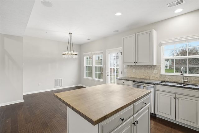 1204 Pointe View Dr, Adams Twp, PA 16046