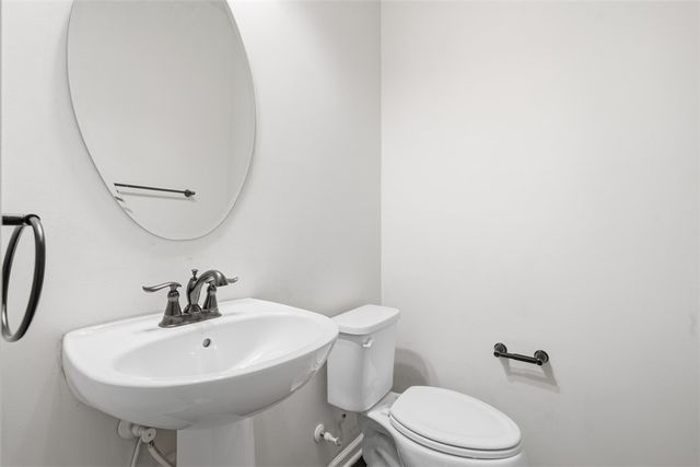 1204 Pointe View Dr, Adams Twp, PA 16046