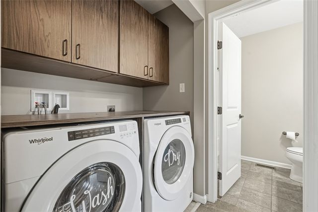 1204 Pointe View Dr, Adams Twp, PA 16046