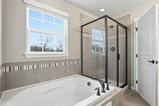 1204 Pointe View Dr, Adams Twp, PA 16046