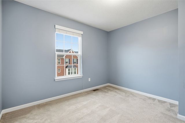 1204 Pointe View Dr, Adams Twp, PA 16046