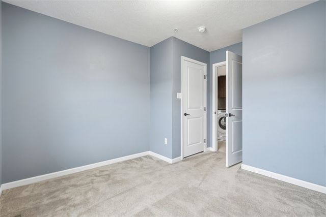 1204 Pointe View Dr, Adams Twp, PA 16046