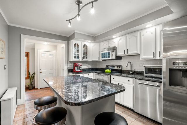 15 Loveland St 15, Brookline, MA 02445