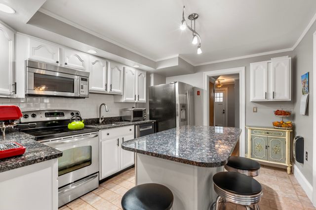 15 Loveland St 15, Brookline, MA 02445