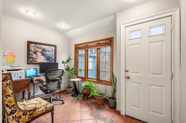 15 Loveland St 15, Brookline, MA 02445