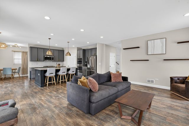 13836 Amelia Drive, Lemont, IL 60439