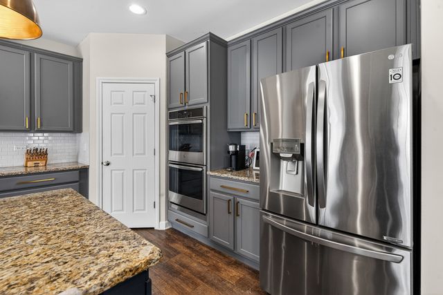 13836 Amelia Drive, Lemont, IL 60439